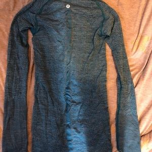 Lulu lemon long sleeve athletic shirt